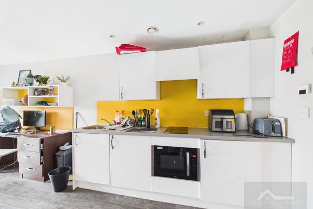 1 bed property, in Devon Street, £35,000
