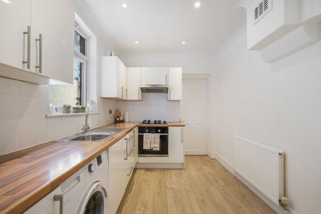 3 bed property, in Whitehorse Road, £375,000