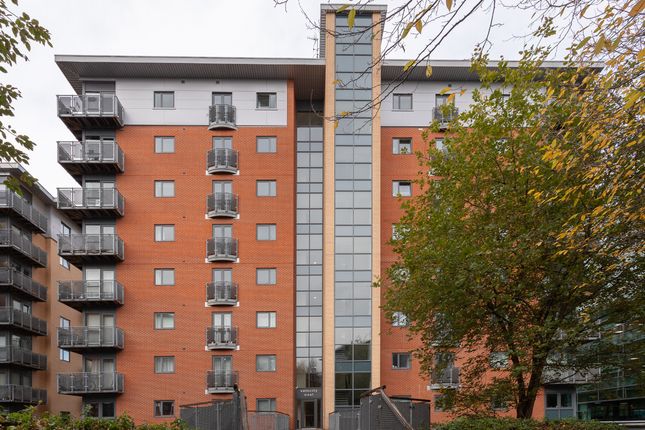 1 bed property, in City Walk, £135,000