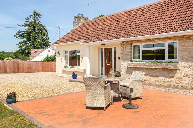 4 bed property, in Oaks Drive, £800,000