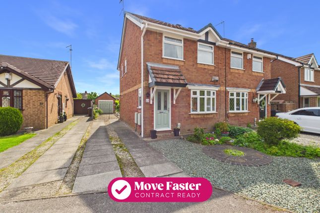 2 bed property, in Whitethorn Way, £200,000
