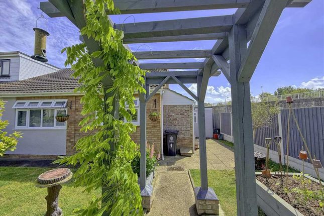 2 bed property, in Willow Walk, £280,000