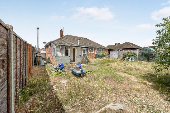 3 bed property, in Warren Close, £250,000
