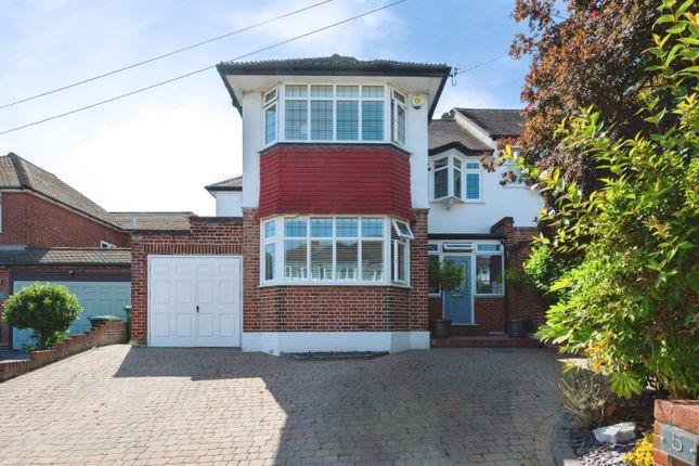 4 bed property, in The Close, £1,000,000