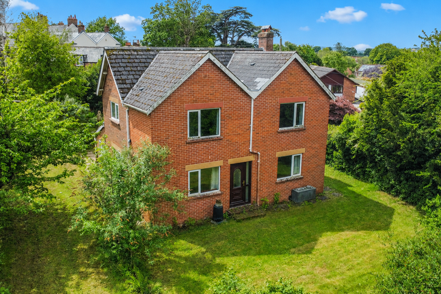5 bed property, in Grove Road, £575,000