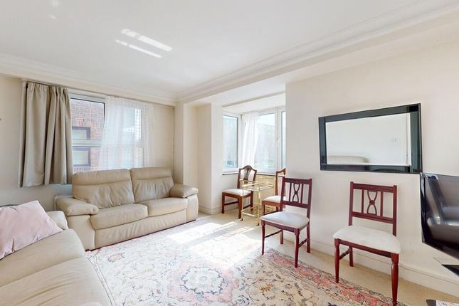 1 bed property, in Park Road, £650,000