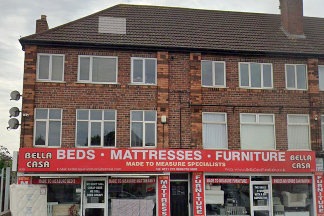 2 bed property, in Warwick Road, £80,000