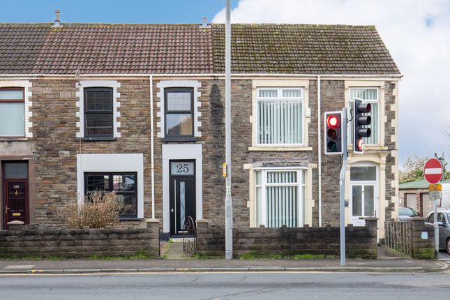 3 bed property, in Cwrt-Ucha Terrace, £150,000