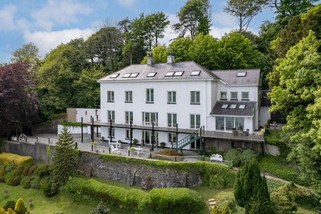 4 bed property, in Cliff Road, £1,100,000