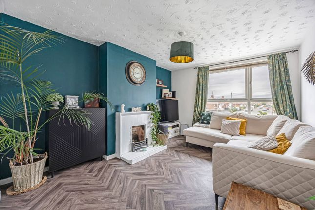 2 bed property, in Salisbury Avenue, £165,000