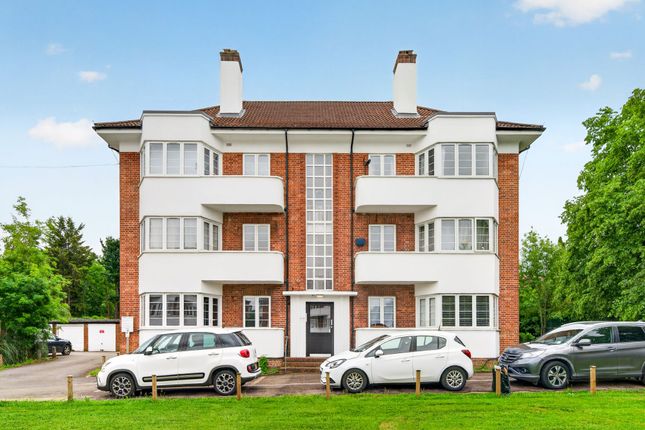 3 bed property, in Deacons Hill Road, £375,000