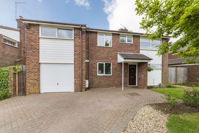 5 bed property, in Chambrai Close, £500,000