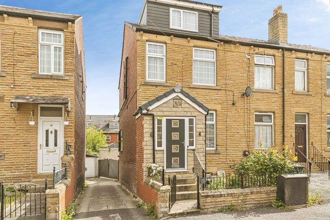 4 bed property, in Victoria Street, £225,000