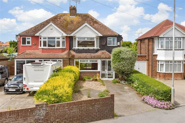 2 bed property, in Newington Road, £250,000