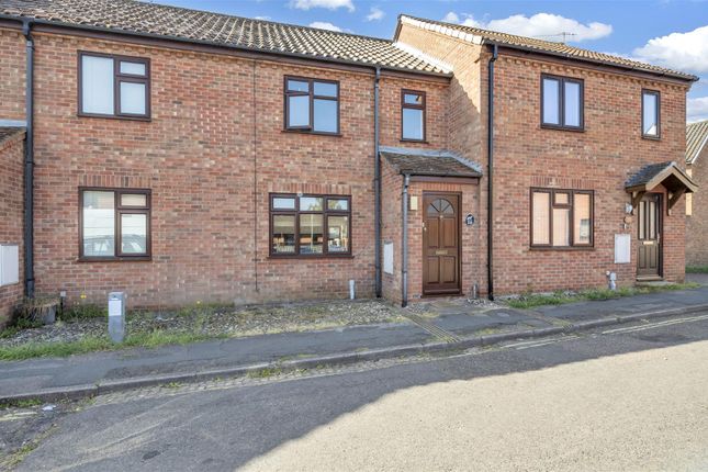 2 bed property, in Long Brackland, £290,000