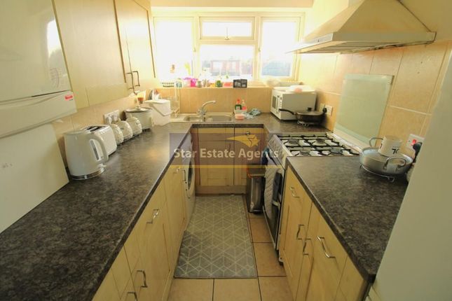 2 bed property, in Denziloe Avenue, £290,000