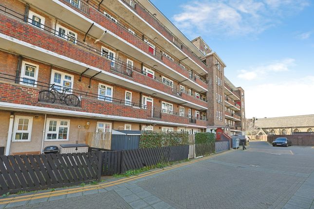 2 bed property, in Dartington House, £325,000