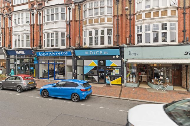 2 bed property, in Grove Road, £170,000