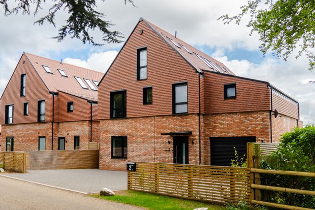 5 bed property, in Catmose Park Road, £900,000
