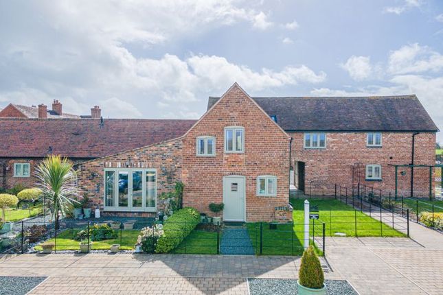 3 bed property, in The Wyke Cottages, £385,000