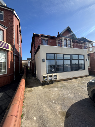 1 bed property, in Queens Promenade, £65,000