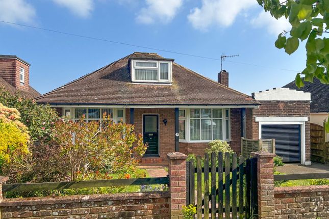 2 bed property, in Fairlight Avenue, £375,000