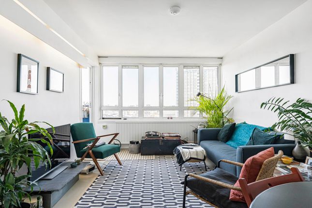 2 bed property, in Wyclif Street, £425,000