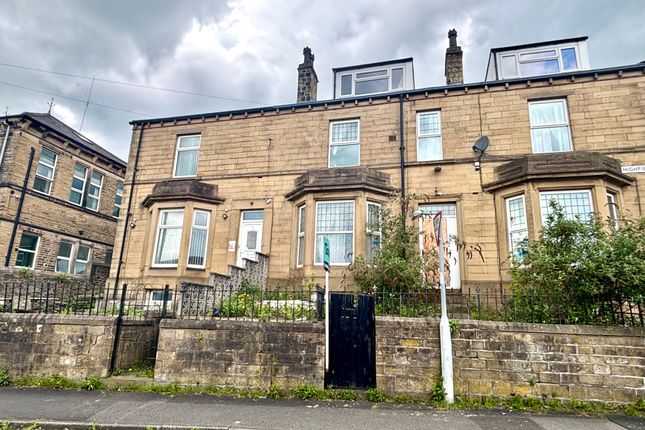 4 bed property, in Highfield Street, £90,000