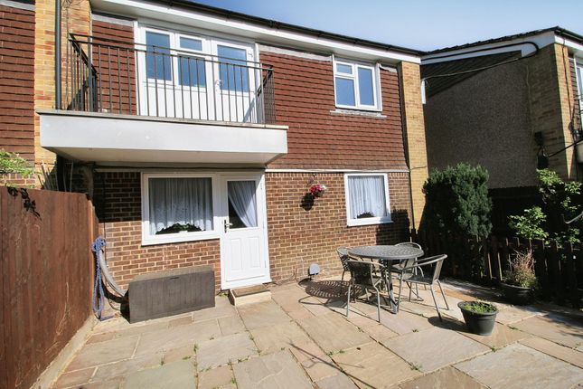 1 bed property, in Shortdale Road, £130,000