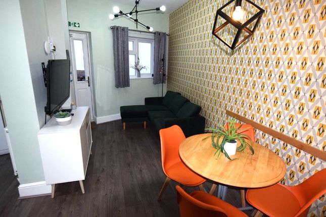 6 bed property, in Burns Street, £425,000