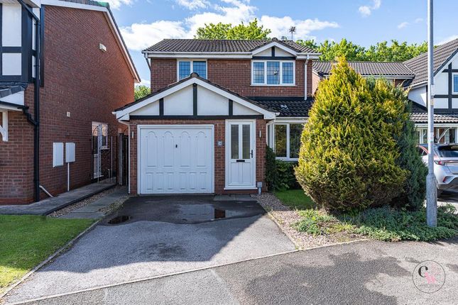 3 bed property, in Tudor Close, £270,000