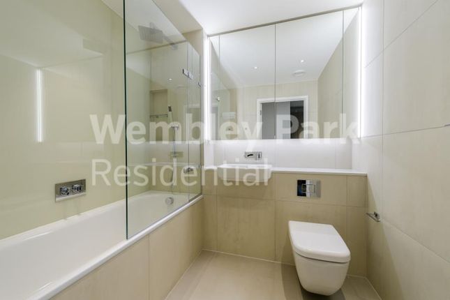 1 bed property, in Belcanto Apartments, £360,000