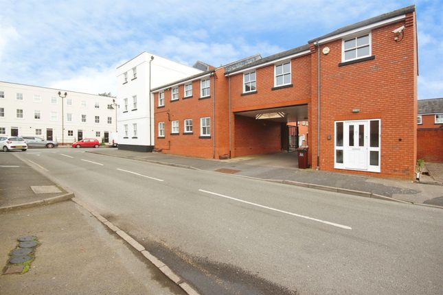 2 bed property, in Packington Place, £170,000