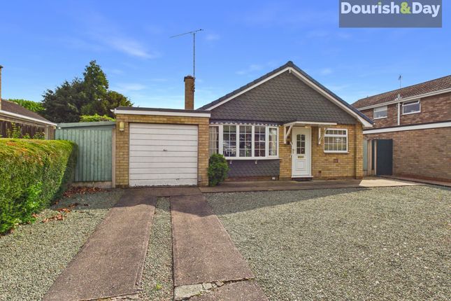 2 bed property, in Clevedon Avenue, £370,000