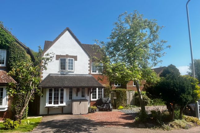 3 bed property, in Mount Pleasant Close, £415,000