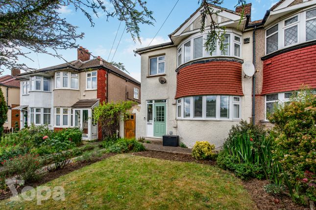 3 bed property, in East Rochester Way, £425,000