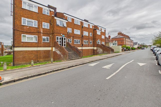 2 bed property, in Prospect Street, £250,000