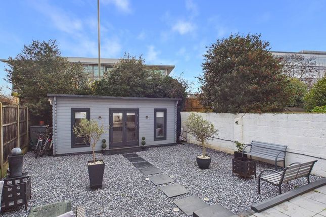 3 bed property, in Woodhaw, £575,000