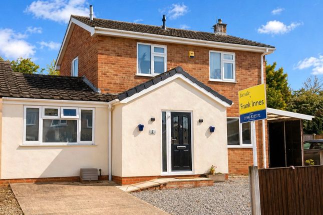 4 bed property, in Cedar Close, £325,000
