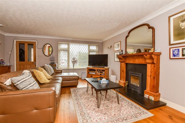 4 bed property, in Knaves Acre, £400,000