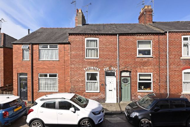 2 bed property, in Montague Street, £250,000