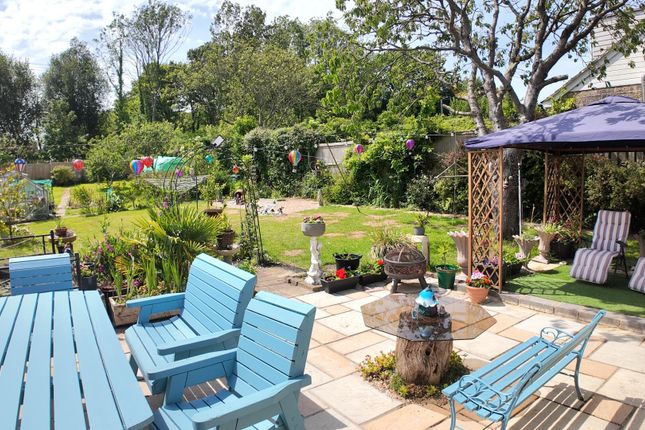 3 bed property, in Bunkers Lane, £410,000