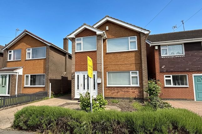 3 bed property, in Castle Close, £280,000