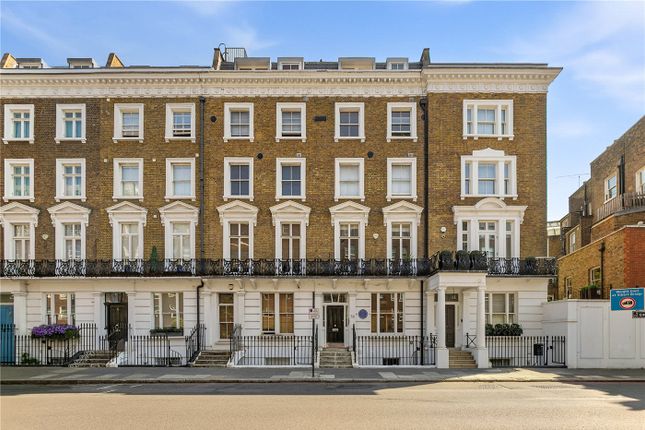3 bed property, in Oakley Street, £825,000