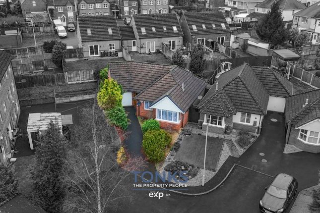 2 bed property, in Carillon Gardens, £240,000