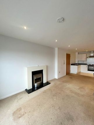 1 bed property, in Ludgate Hill, £90,000