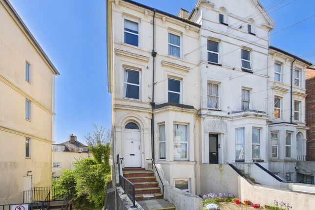 1 bed property, in Radnor Bridge Road, £59,000