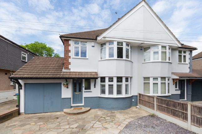 3 bed property, in Hurst Road, £575,000