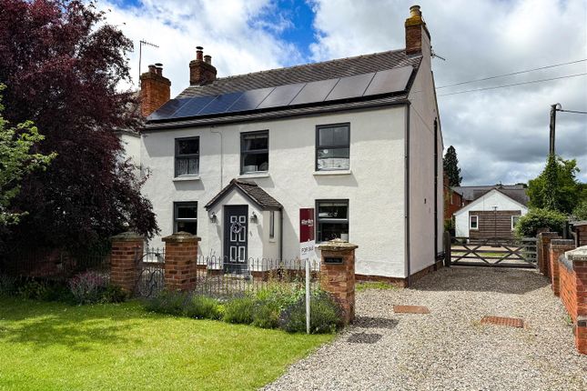 4 bed property, in Welland Road, £595,000