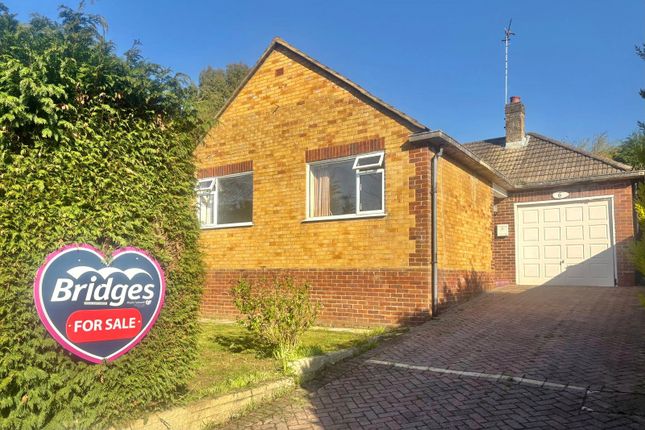 3 bed property, in Farnham Park Close, £450,000